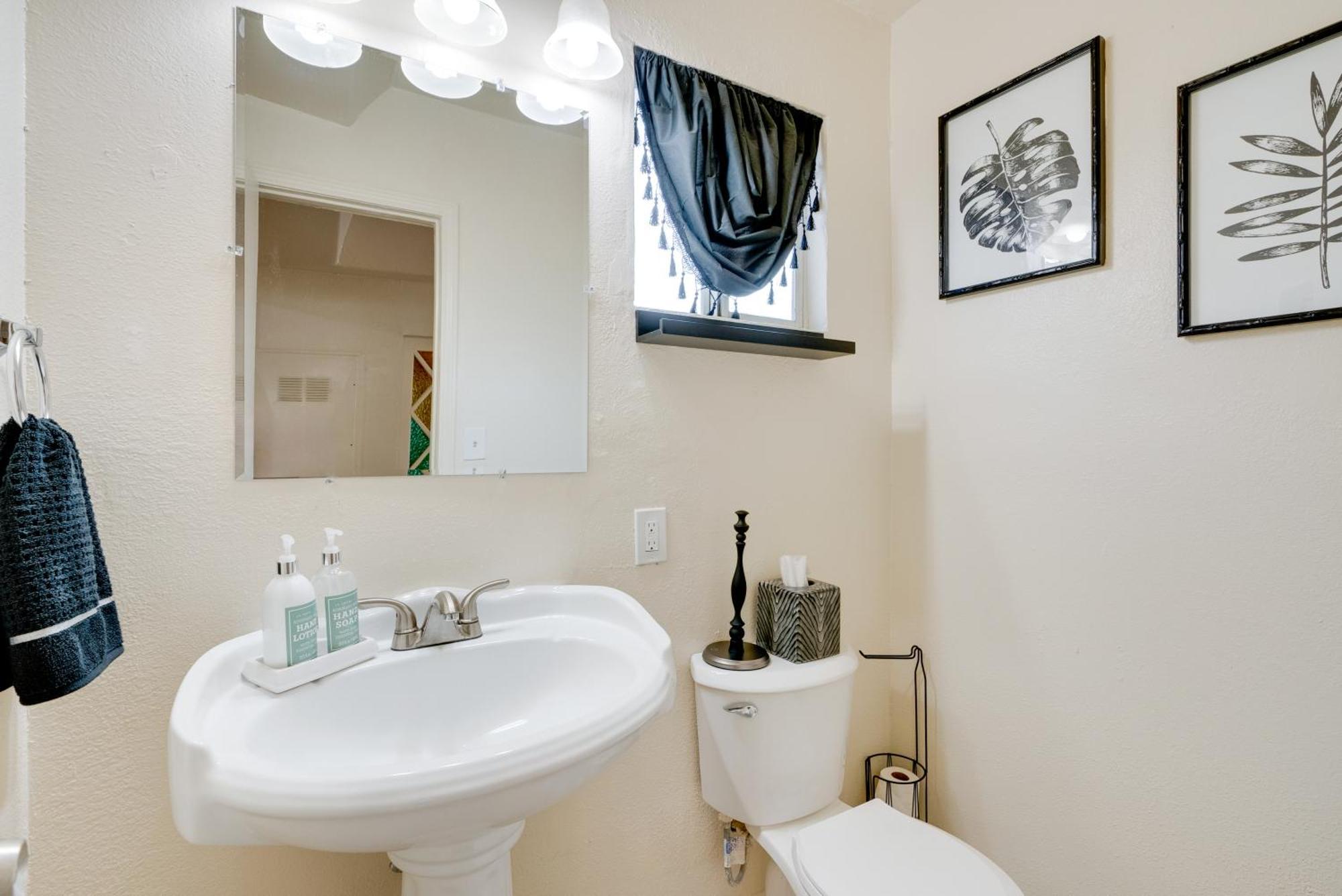 Breezy Fresno Home - Near Airport And Downtown Екстериор снимка